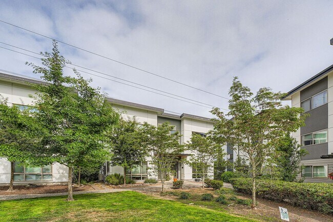 Building Photo - Modern 2-Bed, 2-Bath Townhome with Air-Conditioning in Rainier Beach