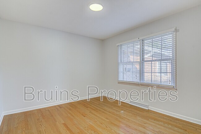 Building Photo - 805 Trenton St