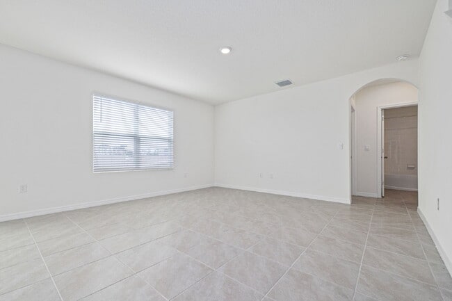 Building Photo - "Spacious 5-Bedroom Retreat with 3 Full Baths in Epperson Lagoon Wesley Chapel – 2,601 Sq. Ft. of...