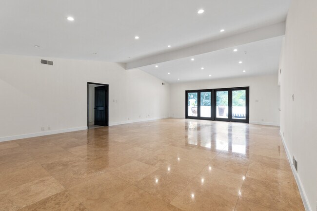 Building Photo - 9572 Stuart Ln