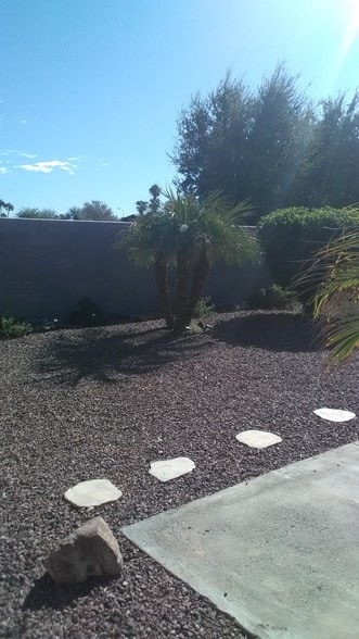 Building Photo - 1671 N Garrett Dr