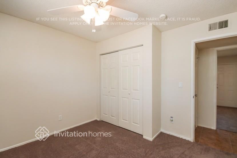 Building Photo - 955 S Pioneer