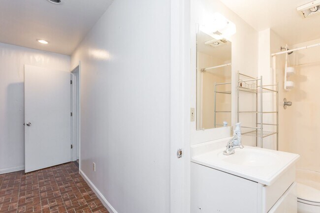 Building Photo - 1134 Mountain View Dr