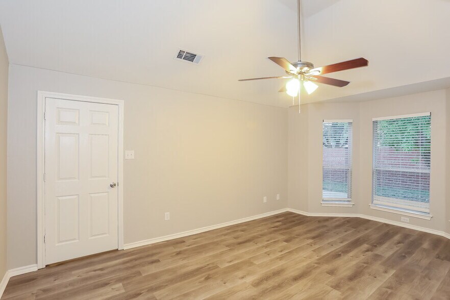 Building Photo - 5628 Indian Hill Dr