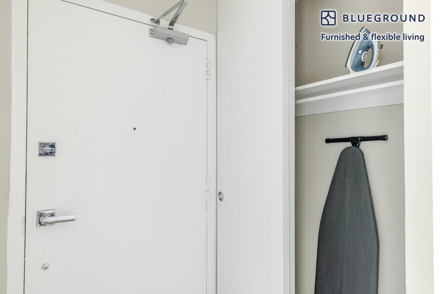 Building Photo - 5600 N Sheridan Rd