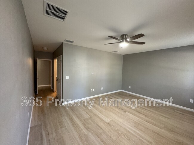 Building Photo - 471 Seasons Dr