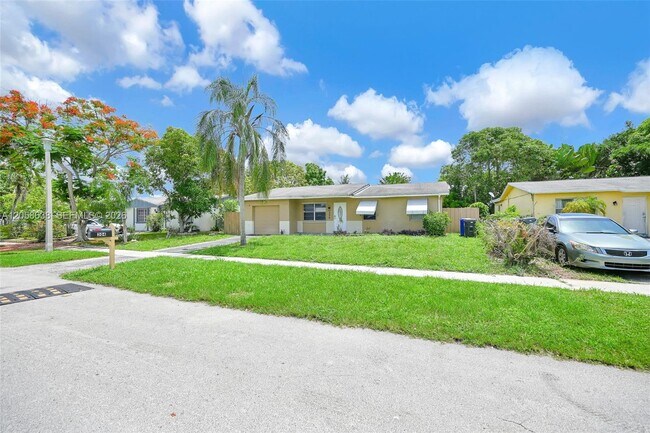 Building Photo - 304 SW 77th Ave