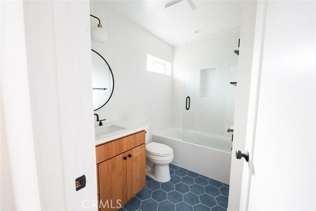 Building Photo - 3642 6th Ave