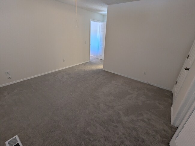 Upper Bedroom - 24 Melinda Ln