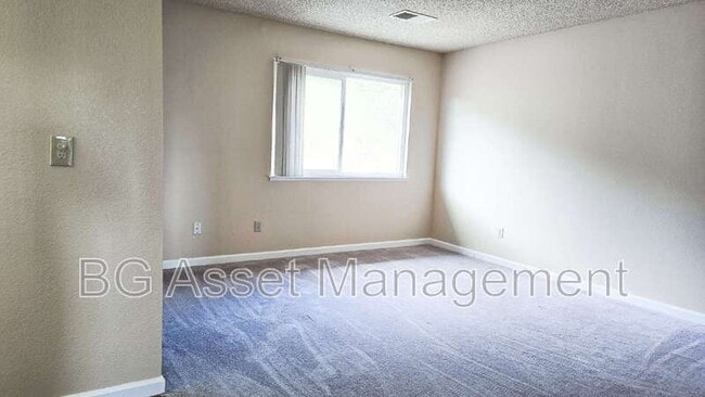 Building Photo - 322 Falcon Way