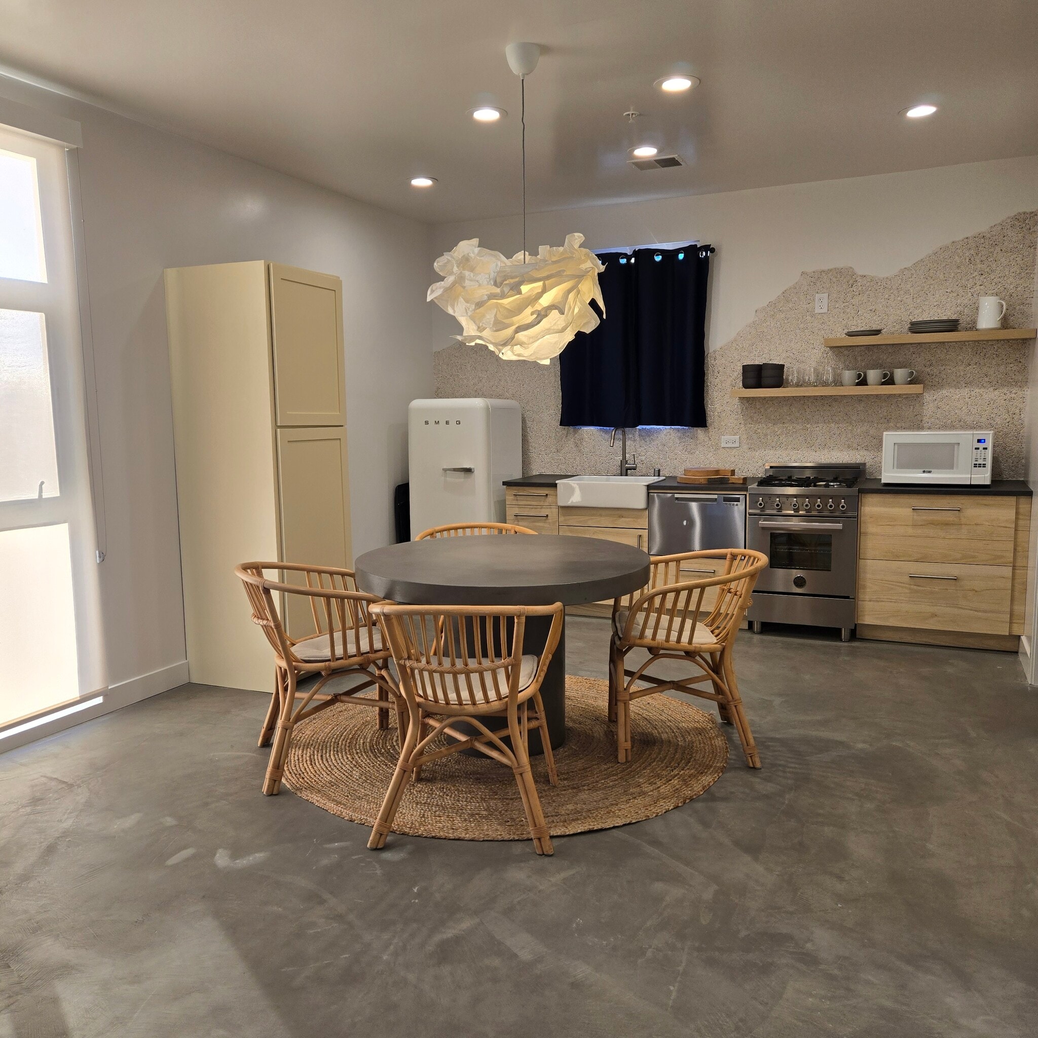 Kitchen & dining area - 519 S 6th St