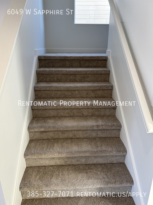 Building Photo - 6049 W Sapphire St