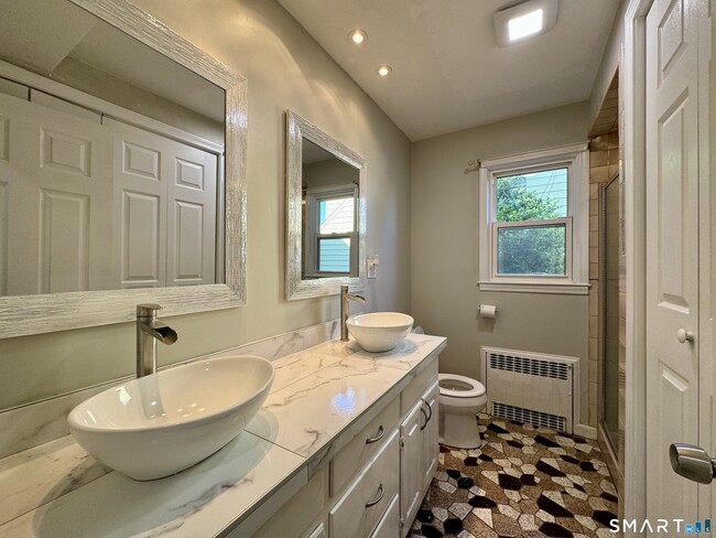 Building Photo - 415 Savoy St