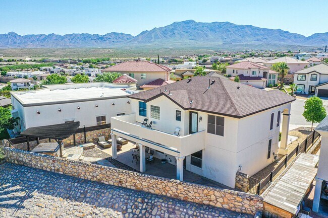 Building Photo - Beautiful Westside home FURNISHED with 4 b...
