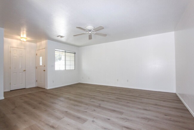 Building Photo - 7348 E Horseshoe Ln