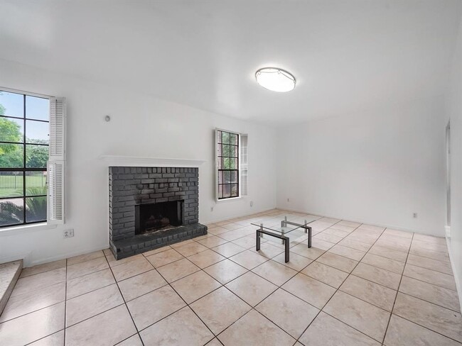 Building Photo - 10616 Bob White Dr