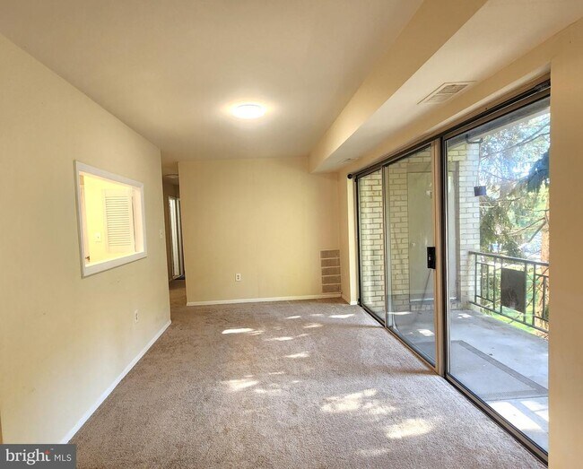 Building Photo - 12215 Braxfield Ct