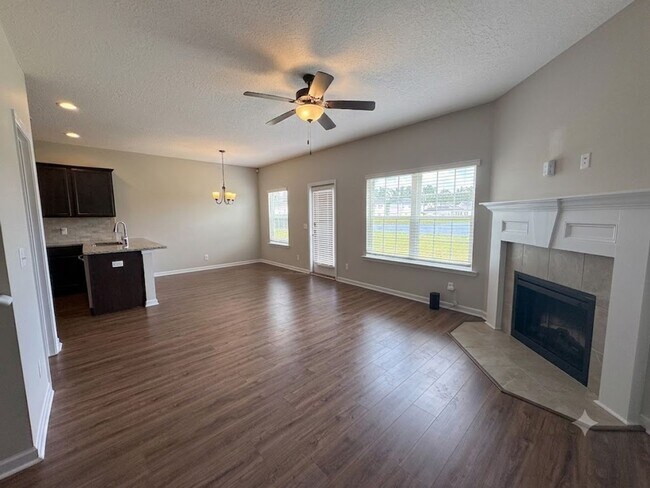 Building Photo - Ask mgmt about 1k off the first month of rent