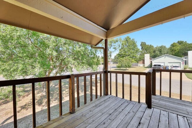 Building Photo - 2025-2027 N. Rosewood Ct.