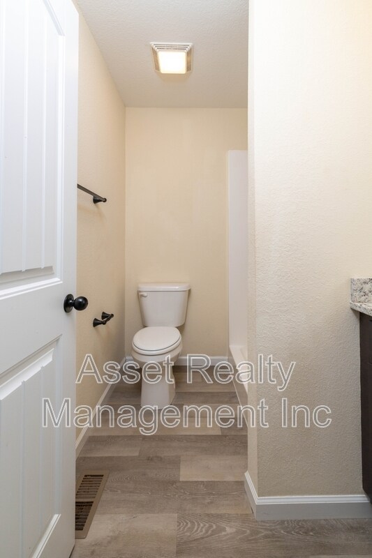 Building Photo - 932 Warrior Hill Dr