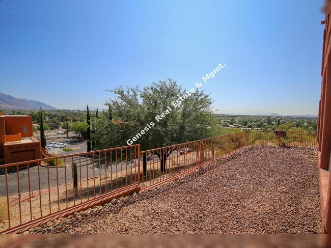Building Photo - Charming 2-Bedroom Townhouse with Scenic Views & Cozy Fireplace in Tucson!