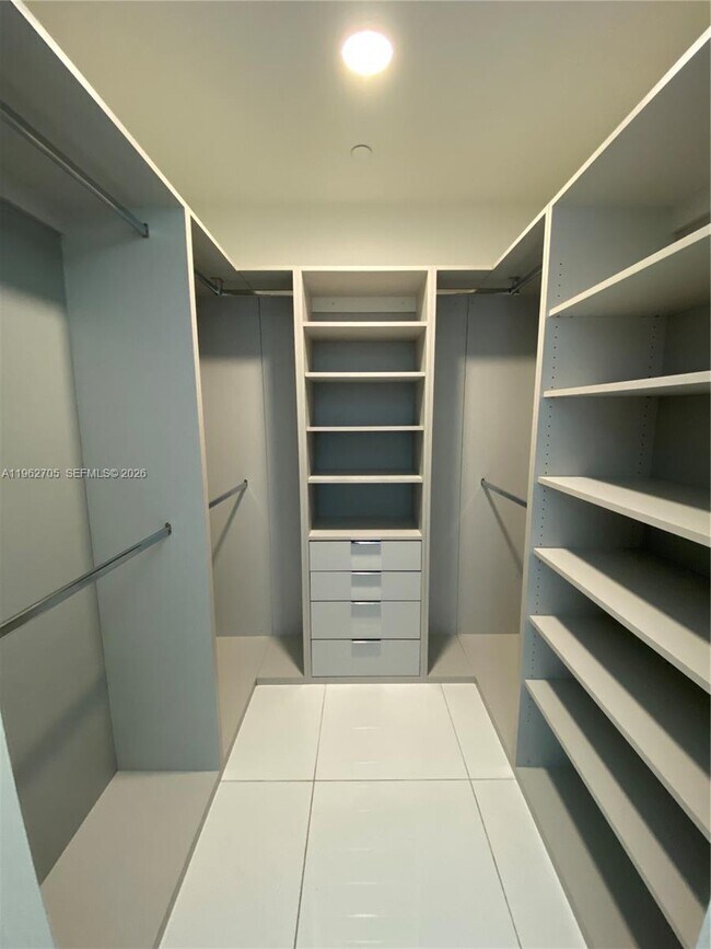 Building Photo - 851 NE 1st Ave