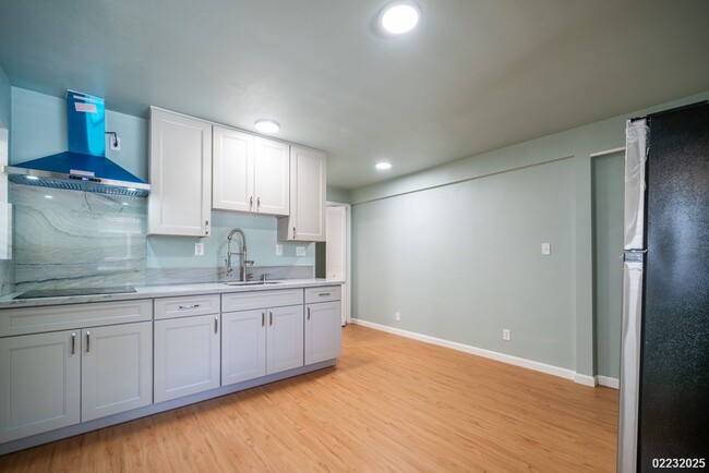 Building Photo - All New  Renovated 1-bedroom, 1-bath Unit ...