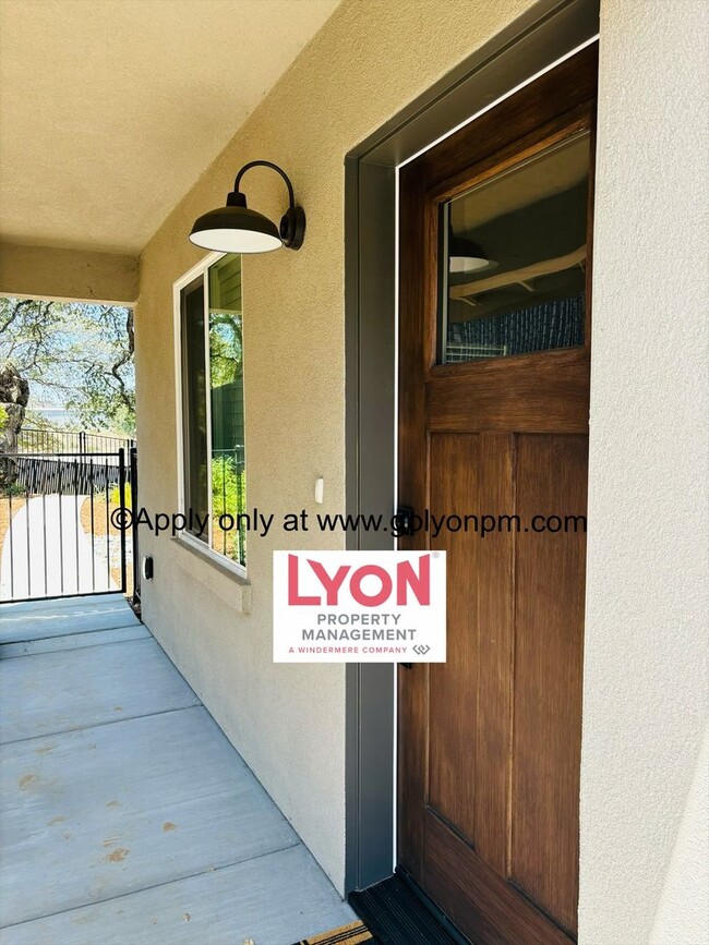 Building Photo - Stunning Modern New Construction 1 bedroom...
