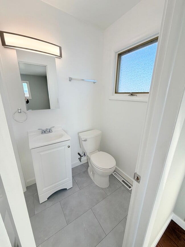 Building Photo - Beautiful Home 3 bed 2.0 baths