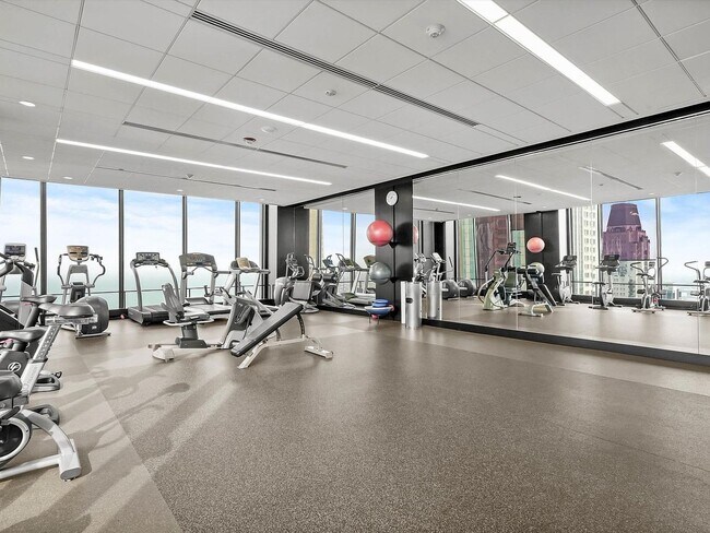 Building Photo - 175 E Delaware Pl