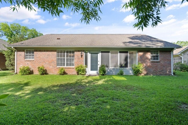 Building Photo - UPCOMING FAIRHOPE COTTAGE