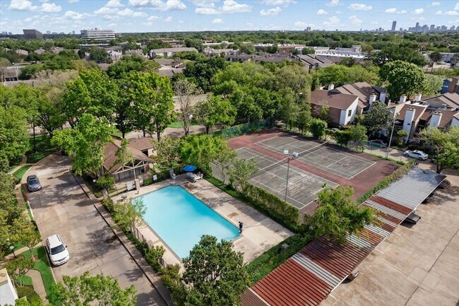 Building Photo - 10047 Westpark Dr