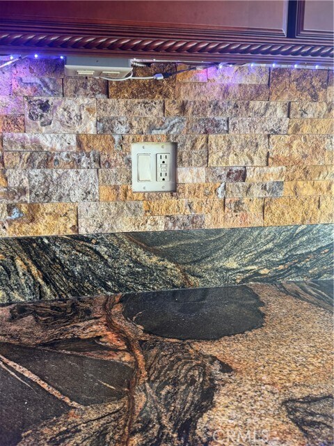 Building Photo - 703 Via Presa