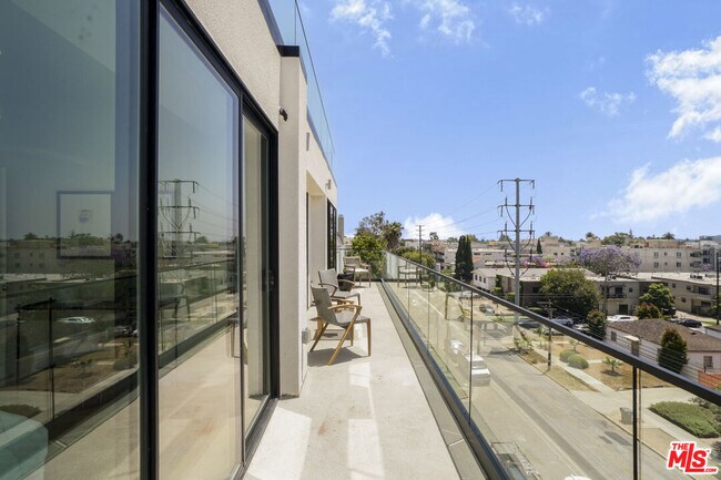 Building Photo - 1822 Overland Ave