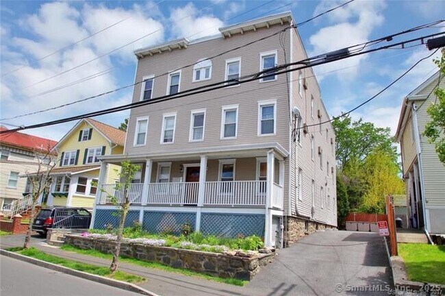 Primary Photo - 49 S Water St