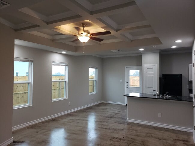 Building Photo - Townhome for rent