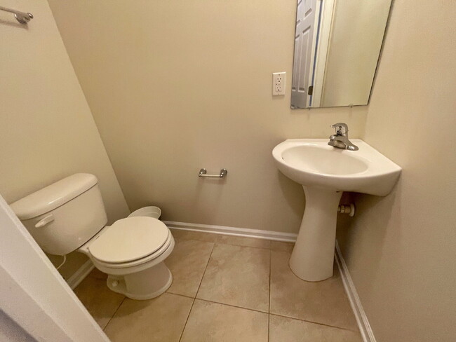 Building Photo - Moultrie Village Townhome, 2 BR/2.5 BA/1 Car