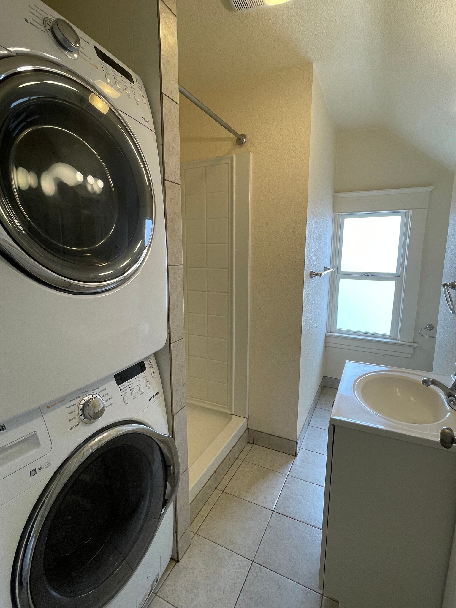 Building Photo - 412 S Mission St