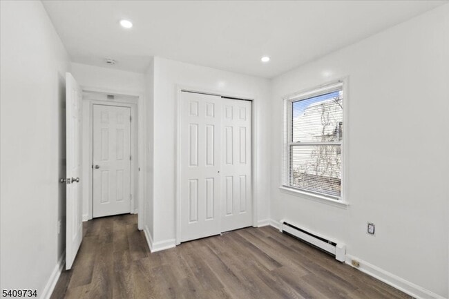 Building Photo - 17 Holsman St