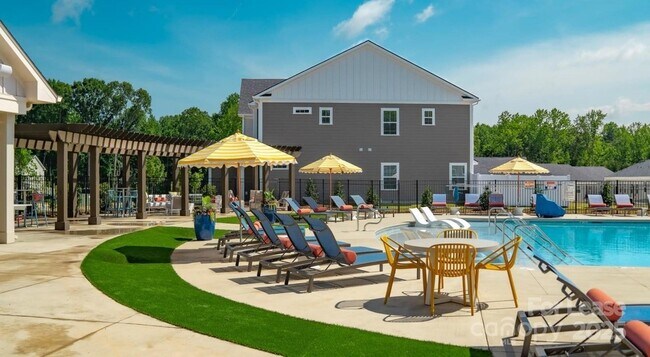 Building Photo - 9100 Bluedale Rd