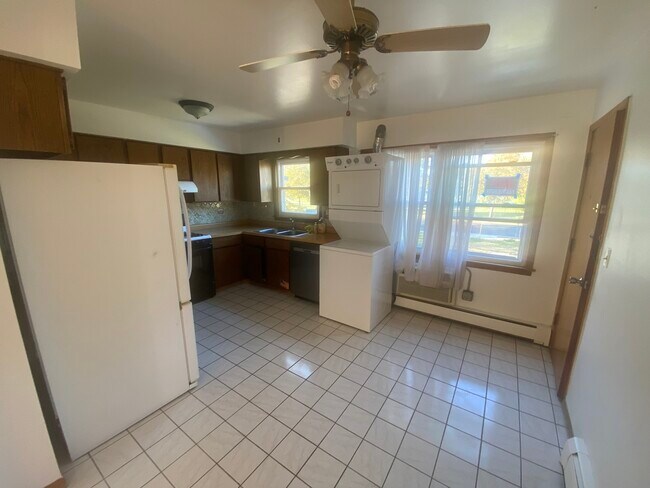 Building Photo - 3553 N Neenah Ave