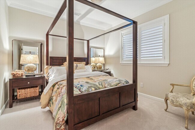 Building Photo - Incredible 4-Bedroom