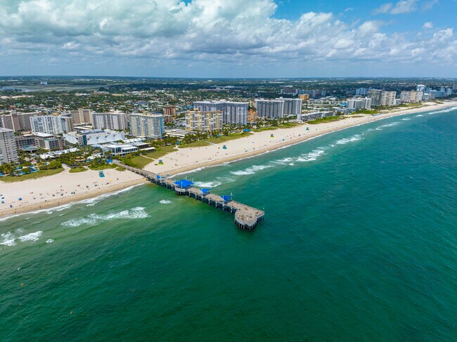 Building Photo - 1020 N Riverside Dr