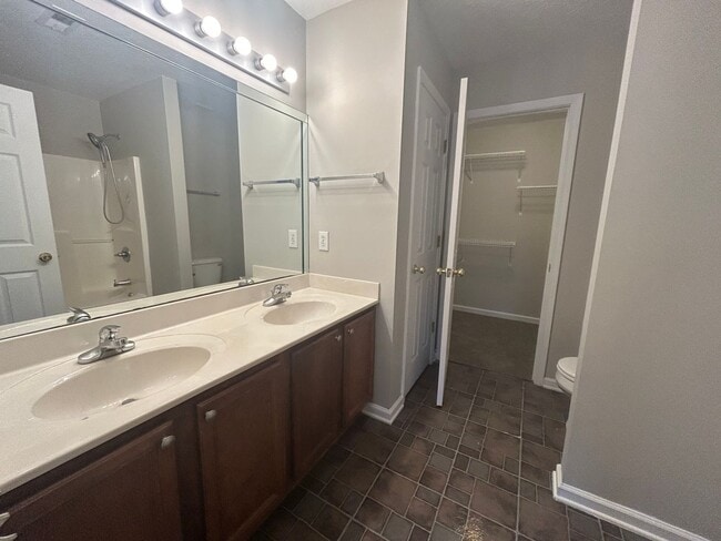 Building Photo - 568 Wellington Gardens Dr