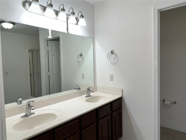 Building Photo - 2403 SW 20th St