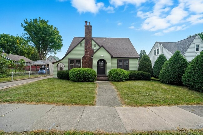 Primary Photo - 411 Kingsley Ave