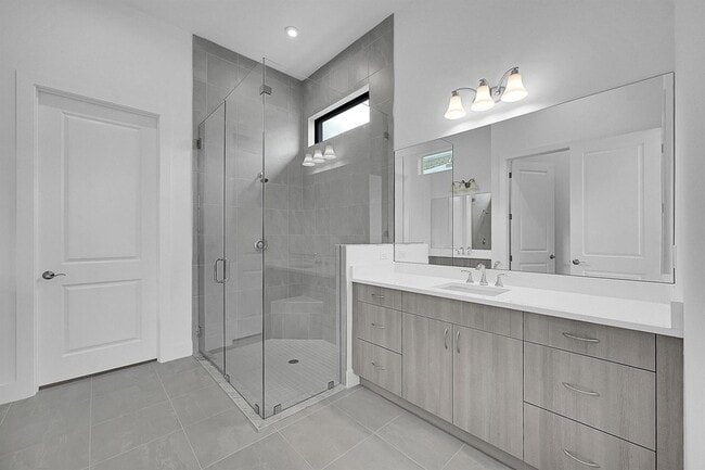 Building Photo - 13917 Vivant Dr