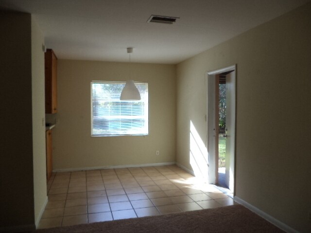 Building Photo - FOREST HILLS - FENCED YARD