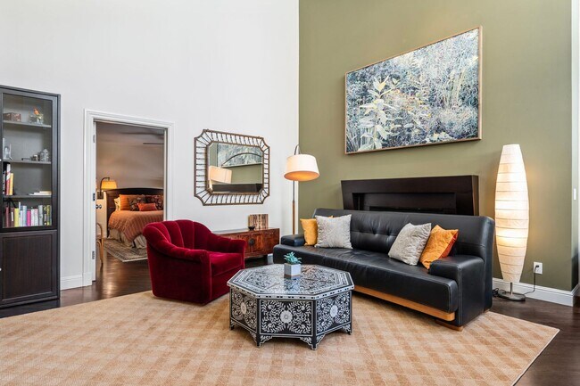Building Photo - Large Updated SoMa Apartment!