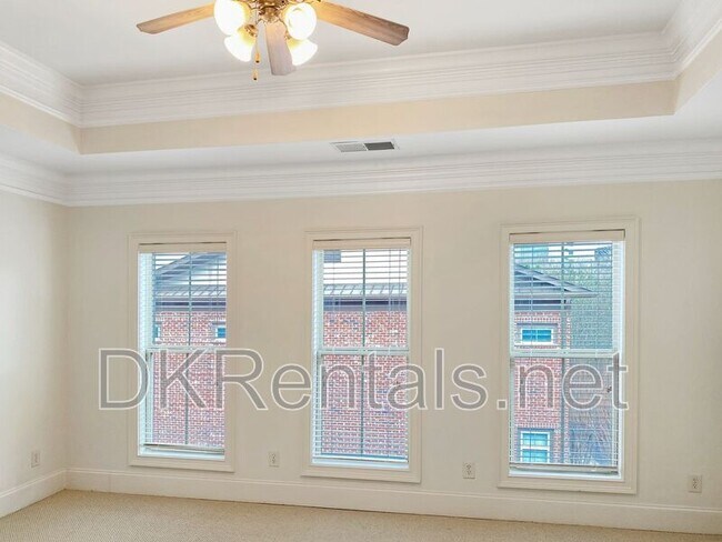 Building Photo - 2838 Crescent Park Ln